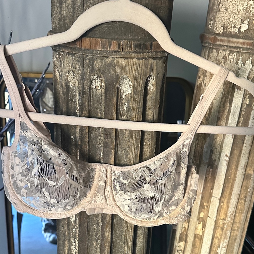 DKNY Elegant Lace Underwire Bra